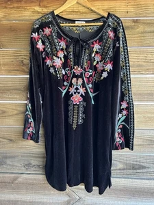 ADORE WOMENS LARGE BLACK VELVET EMBROIDERED DRESS (LIKE JOHNNY WAS) - Picture 1 of 9