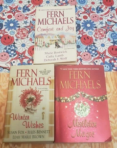 CHRISTMAS - ROMANCE - FERN MICHAELS - LOT OF 3 PAPERBACK BOOKS - - Picture 1 of 2