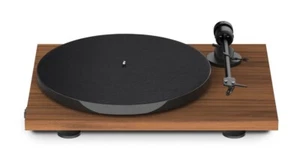 Pro-Ject E1 BT Plattenspieler - Bluetooth, Walnuss, Ortofon OM 5E, Neu - Bild 1 von 3