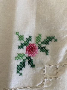 Vintage Hand Stitched Cross Stitched Rose with Cut Away Details Set of 4 Napkins - Picture 1 of 9