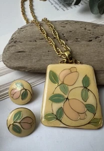 Retro Enamel w Gold Tone Metal Floral Flower Design Necklace & Earring Set 💛 - Picture 1 of 15