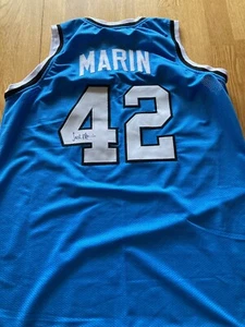 Camiseta firmada por Jack Marin de los Bravos con certificado de autenticidad - Imagen 1 de 3