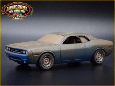 2008-2023 DODGE Challenger Abbandonato 1/64 Scala da Collezione Modellino Auto - Immagine 1 di 4
