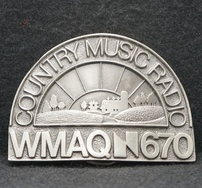 WD11122 *NOS* VINTAGE AÑOS 70 **RADIO MÚSICA COUNTRY WMAQ 670** HEBILLA DE CINTURÓN DE PELTRE Foto 1 de 2