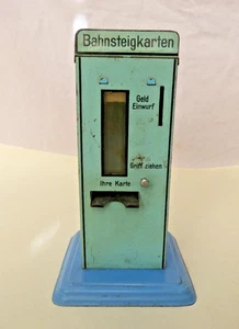 Doll & Cie Bahnsteigkarten-Automat - Spur 0/1 Eisenbahnzubehör - Bild 1 von 6