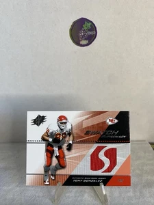 2004 SPx Swatch Supremacy Tony Gonzalez #SW-TG HOF - Picture 1 of 2
