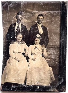 ANTIQUE CIVIL WAR ERA TINTYPE PHOTOGRAPH OF TWO WELL DRESSED HAPPY COUPLES - Picture 1 of 3