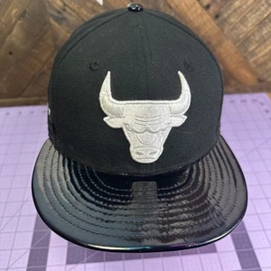 New Era 59fifty Chicago Bulls NBA Fitted Hat White Bull 7 5/8 Faux Leather - Picture 1 of 12