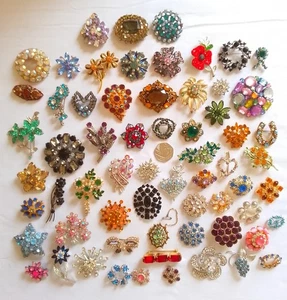 Tolles Restposten/Sammlung von 50 modernen & Vintage Modeschmuck Broschen  - Bild 1 von 10