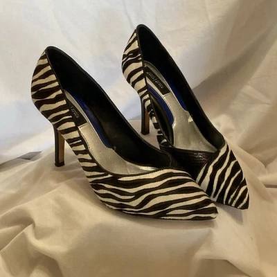 Bomba MONARCA Mercado Negro Casa Blanca Estampado Cebra y Serpiente Talla 7.5 Foto 1 de 4