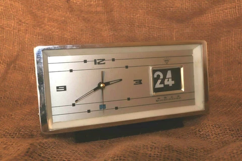 Vintage Diamond Shanghai China Alarm Clock & Calendar, Mechanical Beige Dial Cover