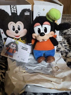 Novo Autêntico Pop Mart Mickey e Família Fofo Juntos Chaveiro Pateta CONFIRMADO - Imagem 1 de 4