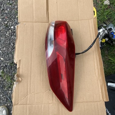 Conjunto de luz trasera derecha usado se adapta a: Hyundai Elantra 2017 sedán cuarto panel mo Foto 1 de 4