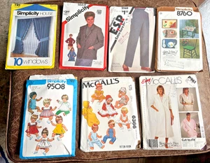 7 modelli da cucire vintage anni 70-80 bambola vestiti e giacca pantaloni sedia pad tenda - Foto 1 di 21