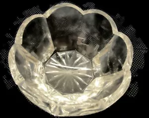 Tazón de cristal William Yeoward diseño de pétalo pequeño 3 pulgadas baratija sal - Imagen 1 de 8