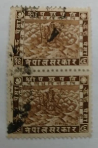 NEPAL - SCOTT # 30 - VERTIKALES PAAR - GEBRAUCHT - Bild 1 von 2