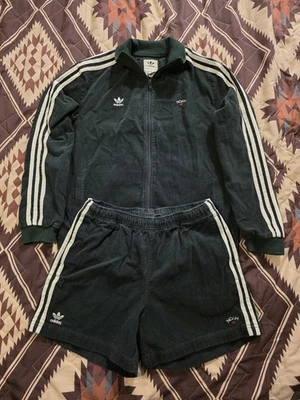Adidas Originales X Noah Pana Traje de Pista Chaqueta y Pantalones Cortos Verde Bosque Mediano Foto 1 de 4