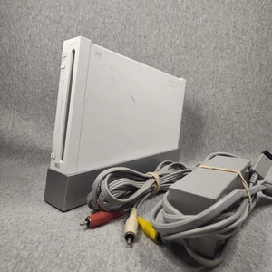 Nintendo Wii RVL-001 (USA) Console Bianca con Cavo Alimentazione e Cavo RCA TESTATA FUNZIONANTE - Foto 1 di 8