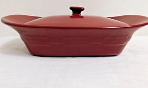 E7 - Longaberger Pottery Woven Traditions Paprika (Burgundy) 2.75 Qt. Casserole - Picture 1 of 7