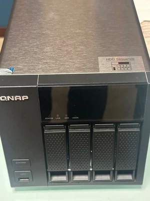 Sistema NAS a 4-dischi QNAP TS-469L - Immagine 1 di 4