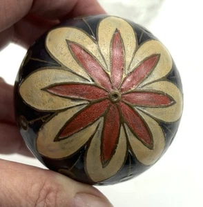 "Bola Cloisonne vintage de latón macizo hecha en la India azul floral de 3"" de diámetro" - Imagen 1 de 7