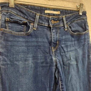 Pantalones de mezclilla ajustados Levis 711 para mujer elásticos azules talla 28 X 34 W28 L34 - Imagen 1 de 20