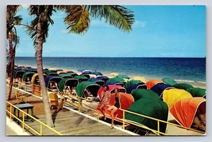 Paraguas vintage genéricos postal escena playa niñas bonitas sin usar Southland - Imagen 1 de 3