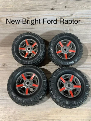 Neumáticos de repuesto para camioneta Ford F-150 Raptor 4x4 nuevos brillantes (1:10) solamente Foto 1 de 4