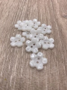 15mm White Baby and Children's Flower Buttons 2 Hole Acrylic Cardigans Knitting - Picture 1 of 20