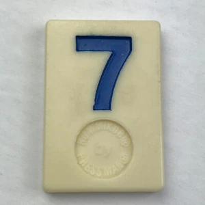 Piastrella di ricambio Rummikub vintage anni 70 80 numero pezzo #7 gioco blu inciso - Foto 1 di 3