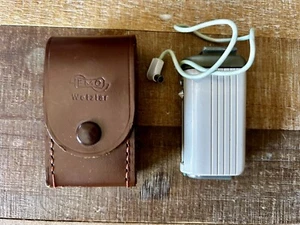 Emo Wetzlar Compact Flash Bulb Attachment w/ Case - Germany - Vintage - Picture 1 of 6