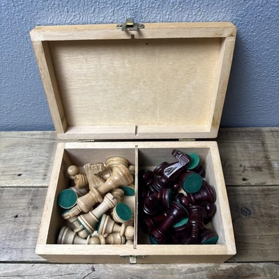 木制象棋套装毛毡块 + 盒 7.5 英寸 x 5 英寸 x 2.75 英寸复古完整二手状况完好 — 第 1/4 张图片