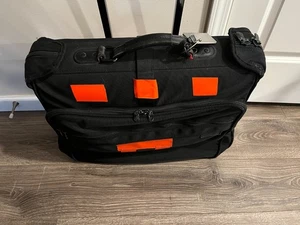 Briggs Riley Baseline Compact Bi Fold Carry On Garment Bag Rolling Black U174-4 - Picture 1 of 4