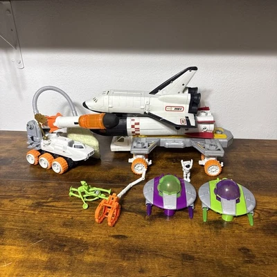 Matchbox MBX Mega Rig Shuttle Mission Set Space Shuttle W/ Space Rover Rocket - Image 1 of 4