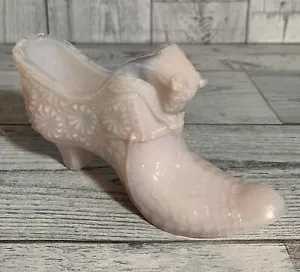 Vintage Boyd Pink Opaque Cat Head & Daisy Glass Shoe Marked B - Picture 1 of 7