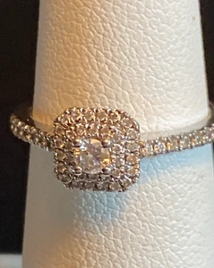 14KT WG DAMEN ADRIANNA PAPELL HALO 1/2 KT TW DIAMANT CLUSTER RING TASCHE 1-53 - Bild 1 von 9