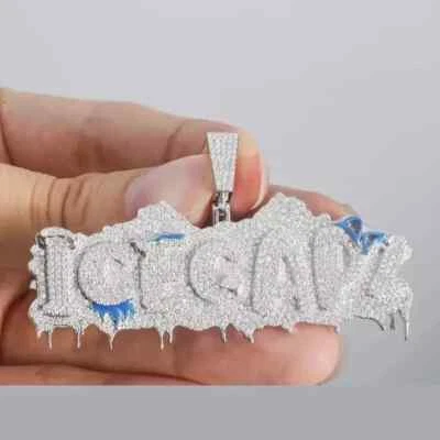 Colgante de moissanita real de corte redondo de 3 quilates con nombre personalizado esmaltado enchapado en oro blanco de 14 k Foto 1 de 4