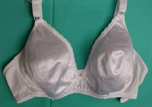 38C White Shiny  Vintage WARNER'S Shine On Bra #01221 FOAM LIGHTLY LINED WIRELES - Bild 1 von 16