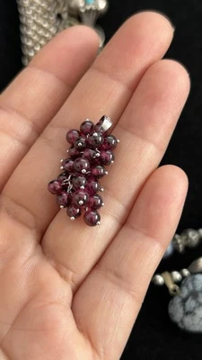 Colgante con racimo de granate de plata de ley 925 diseño de uva de piedras preciosas rojas Foto 1 de 4