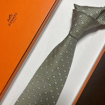 Hermes Moss Green Silk Jacquard Tie 9.3cm Wide Excellent Condition - Image 1 of 4