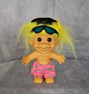 De colección 5" Russ Troll **Graduado de Verano” Cabello Amarillo con Gafas Foto 1 de 4