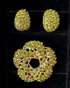 Vintage Weiss Signed Green Gold Brooch Earrings Set — Intricate & Fabulous! - Picture 1 of 24