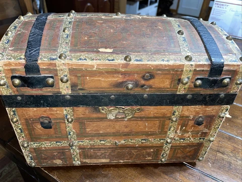 Antique Doll's Steamer Trunk Dome-Top Toy Box Travelling Chest Cover