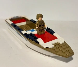 Lego Boat with one male mini-figure - Picture 1 of 2