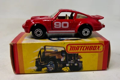 Винтажный красный спичечный коробок Superfast No 3 Porsche Turbo 90 - Изображение 1 из 4