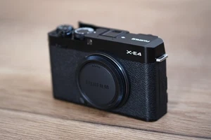 Fujifilm Fuji x-e4 - 26,1 MP-Gehäuse schwarz - Bild 1 von 7