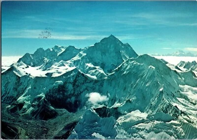 Cubierta de postal Nepal Mt Makalau RP 1979 firmada por miembro de la tripulación de expedición Foto 1 de 2