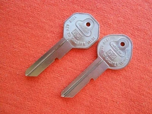 GM Briggs and Stratton CHEVY BUICK PONTIAC OLDSMOBILE NOS KEY BLANKS 1938 - 1966 - Bild 1 von 5