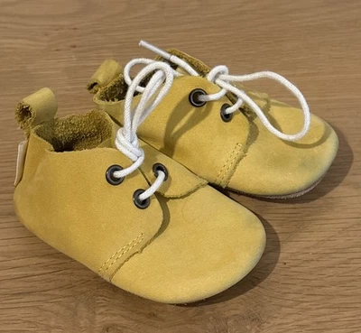 Zapatos para cuna de bebé Piper Finn de cuero amarillo talla 2 Oxford primeros pasos Foto 1 de 4