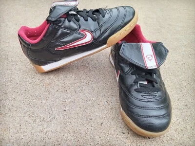 NIKE JR 750 TIEMPO NEGRO/BLANCO/ROJO TALLA 12C EE. UU. USADO EN EXCELENTE ESTADO 304011-014 Foto 1 de 4